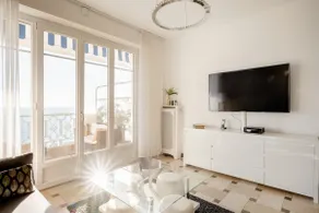 Luxurious apartment at seafront - Image 4