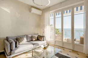 Luxurious apartment at seafront - Image 3