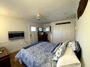 Mid-Island Suite for Ultimate Convenience - Image 3