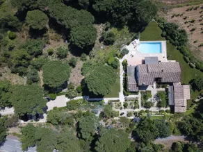 Stylish Secluded Luxury Villa with heated Pool - Image 4