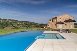 Exclusive luxury farmhouse with infinity pool - Image 2
