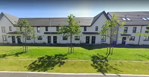 Newbuild - 3 bedrooms, 2 baths,5 mins from airport - Image 2