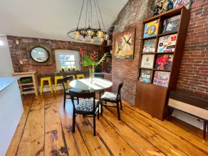 Downtown Market St Loft—Style & Cozy, Above it All - Image 4