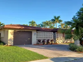 House with heated pool near the beach - Image 3