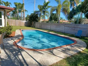 House with heated pool near the beach - Image 2