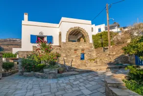Traditional house by the sea - Image 5