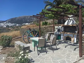 Tradiotional apartment in Apollonia - Image 2
