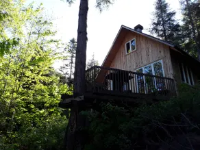 Trail, lake and nature at the Le Grand Pic chalets - Image 3
