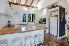 Gorgeous house with magnesium pool, walk to beach - Image 5
