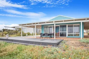 Family & *Pet Friendly* Favourite w/ Beach Access - Image 4