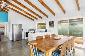 Family & *Pet Friendly* Favourite w/ Beach Access - Image 2
