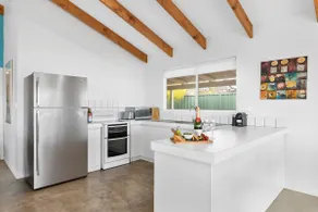 Family & *Pet Friendly* Favourite w/ Beach Access - Image 5