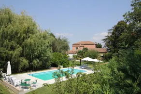 Secluded converted barn in large gardens with pool - Image 2