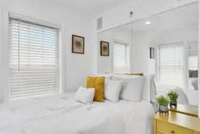 Comfy&Chic Getaway Minutes to Navy Yard and More - Image 3