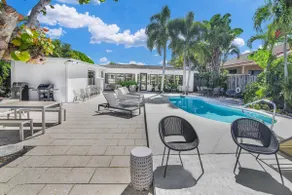 ON CANAL! Pool+Walk to BEACH! Boat Watch! 2b/2b - Image 3