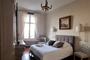 Large charming house with garden heart of town - Image 4