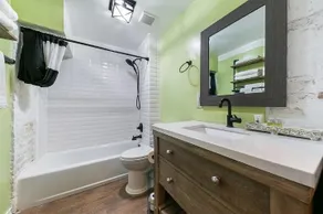 Grand Manor Prohibition Quarters Apartment Suite - Image 4