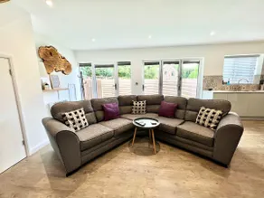 Beautiful cosy rural retreat with parking! - Image 3