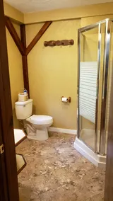 Hickory Breeze Guest House - Image 5