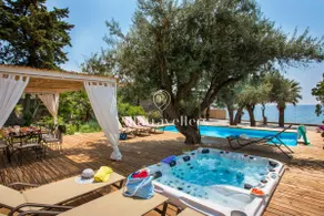 Incredible Seafront Villa with Pool & Jacuzzi - Image 2