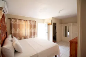 Monthly King Suite Apartment With Kitchen, Hot Water, AC & Balcony - Image 2