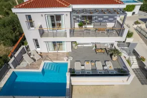 Nuovo di zecca! Villa Antares con 4 camere con bagno, una piscina privata con massaggio - Image 4