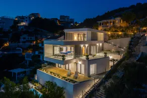 Beachfront Villa Extravaganza with Infinity Pool - Image 3