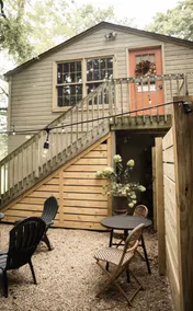 Carriage House minutes from Town & Denison - Image 3