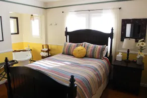 The Honeybee Inn: A Historic Downtown Oasis - Image 5