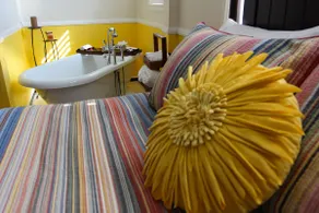 The Honeybee Inn: A Historic Downtown Oasis - Image 3