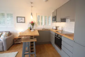 Stilfuld renoveret lejlighed i det centrale Salcombe, fredelig, privat beliggenhed. - Image 4