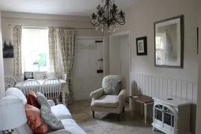 Victorian Riverside Private Guest Suite - Image 2