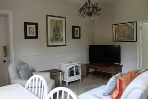 Victorian Riverside Private Guest Suite - Image 3