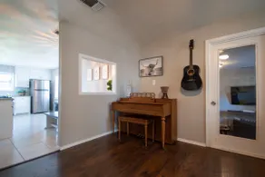 Bright & comfy 3 bed home close to stadium/airport - Image 4