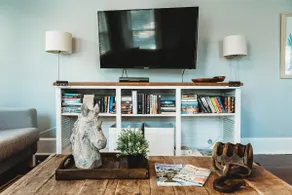 Sprawling 5BR Bungalow Home Perfect for Groups - Image 2