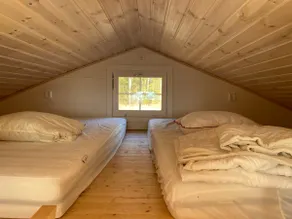 Guest house on Orust with saltwater swimming, beach and lake cabin - Image 2