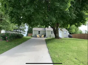 Sunny Cottage: Fire pit, close to biking & walking trails and historic downtown. - Image 2