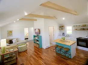 Sunny Cottage: Fire pit, close to biking & walking trails and historic downtown. - Image 3