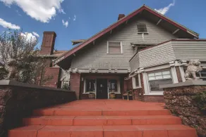 Historical Greenway Manor in the Bob Marley room - Image 3