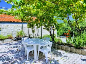 Rustic house with terrace and barbecue - Image 3
