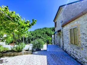 Rustic house with terrace and barbecue - Image 2