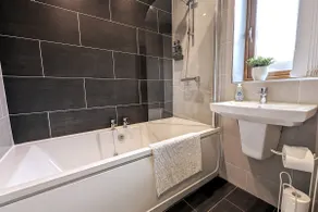 2BR-Dean Hse-Fully Equipped-Parking-WiFi-Short Long Stays - Image 5