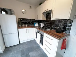 2BR-Dean Hse-Fully Equipped-Parking-WiFi-Short Long Stays - Image 3