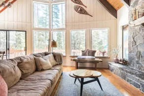 Cozy Truckee cabin in Tahoe Donner with modern luxuries and e-vehicle charging - Image 3