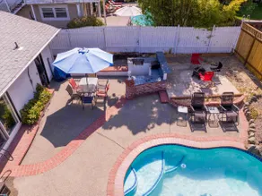 Cool Blue Waters-Guest Suite - Image 4