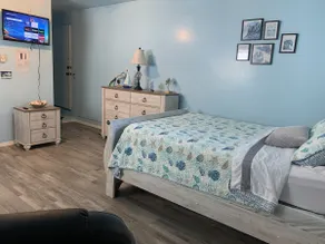 Cool Blue Waters-Guest Suite - Image 2