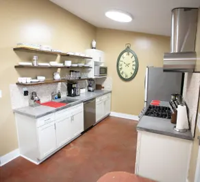 PRIVATE INDUSTRIAL LOFT IN DOWNTOWN BRAND NEW - Image 2