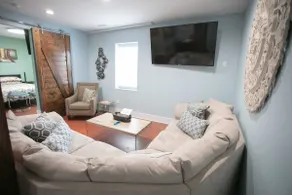PRIVATE INDUSTRIAL LOFT IN DOWNTOWN BRAND NEW - Image 3