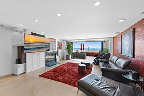3 Story Oceanfront Home with Jacuzzi in Newport Beach on the Sand! - Image 4