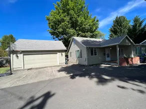 Perfectly located 2 bedroom, 2.5 bath home w/loft - Image 3